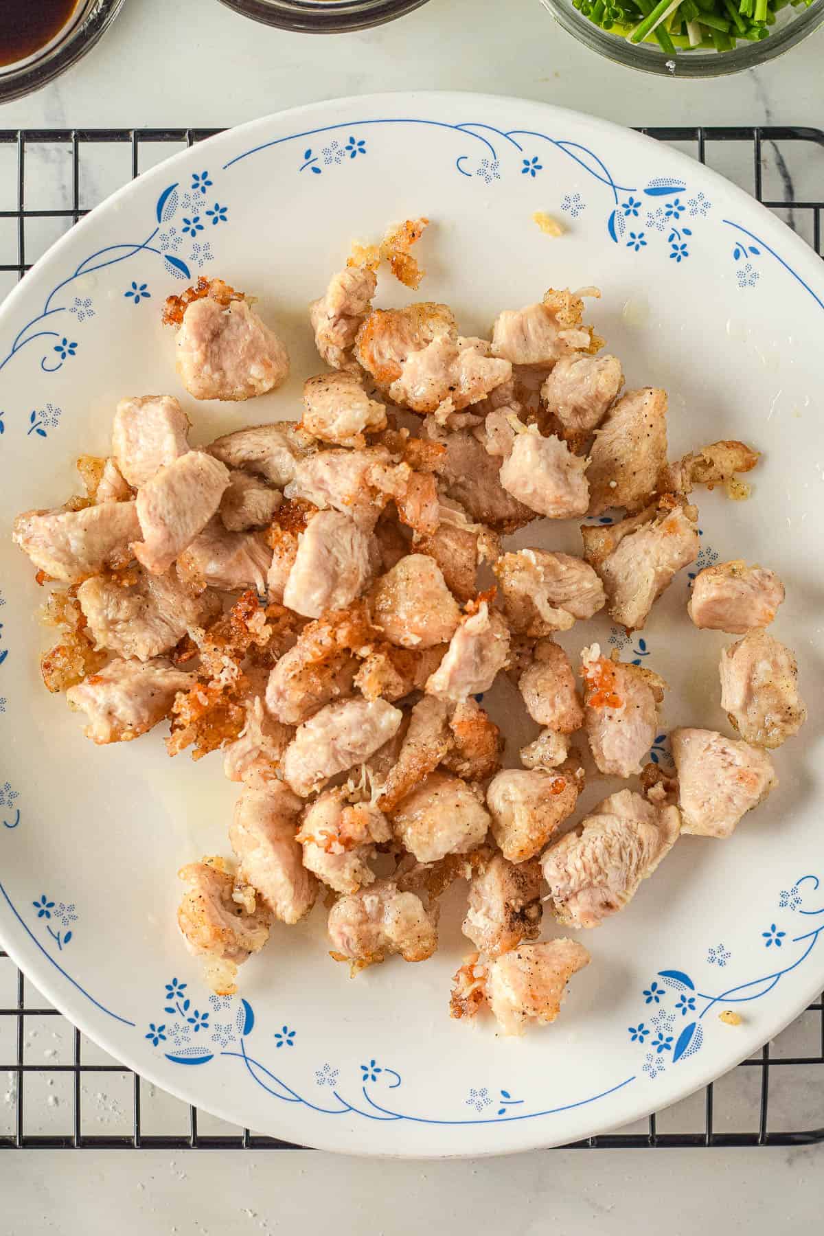 A plate of Mongolian chicken on a cooling rack.