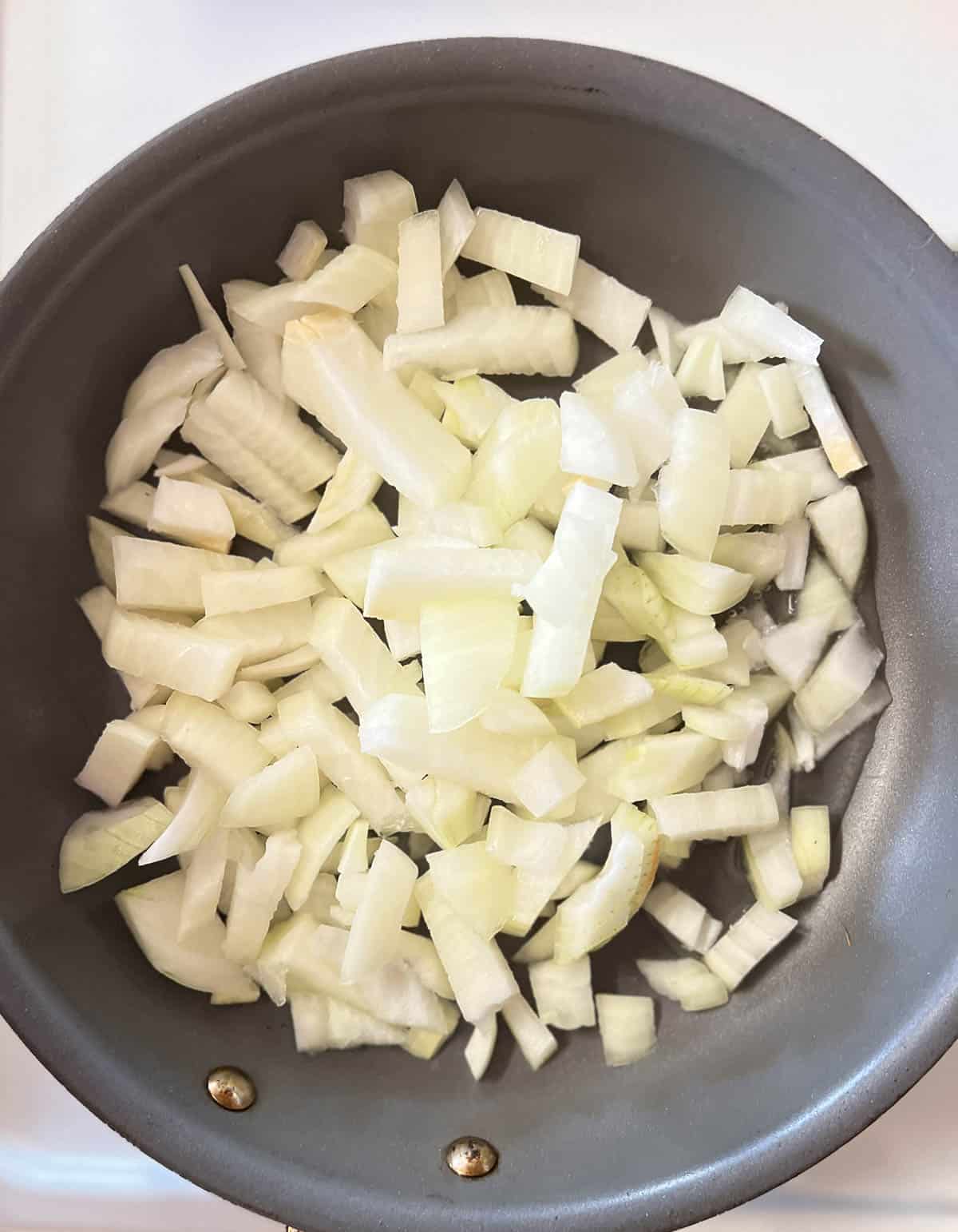 Steps to make onion samosas.