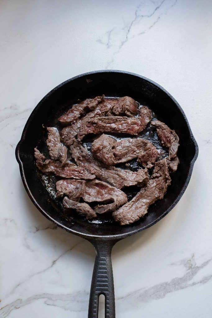 A pan of meat in a frying pan.